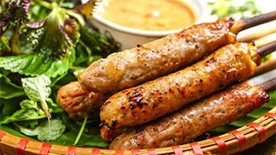 Top 10 món ăn vặt ngon và rẻ nhất ở Huế   