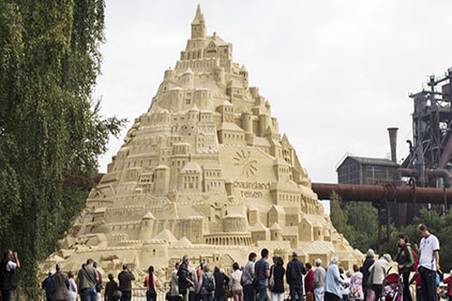Chiêm ngưỡng lâu đài cát cao kỷ lục thế giới, 17 m