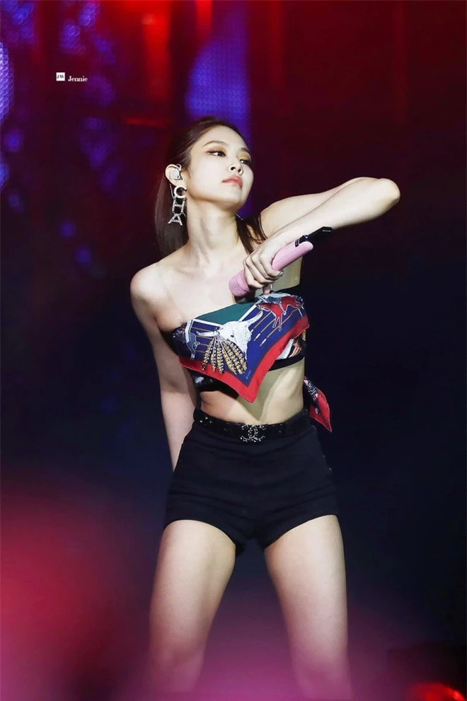 10 bộ cánh giúp Jennie (BLACKPINK) trở thành biểu tượng thời trang xứ Hàn - Ảnh 5