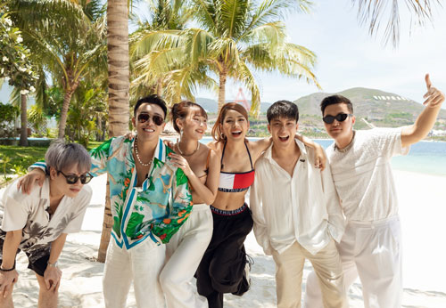 Chi Pu mời hội bạn thân quay show mới