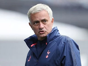 HLV Mourinho 'méo mặt' vì lịch đấu 'hành xác' của Tottenham