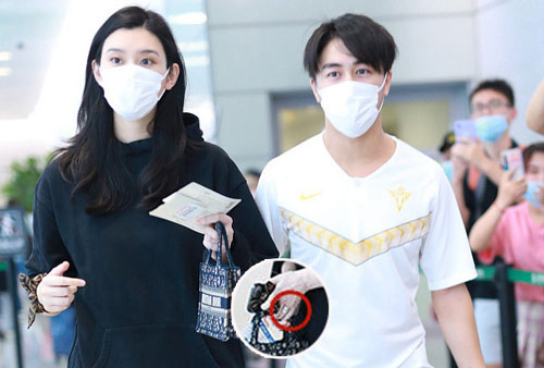 Ming Xi lần đầu lộ diện bên ông xã thiếu gia sòng bạc sau tin đồn trục trặc, nhẫn kim cương khủng và thái độ đáng chú ý