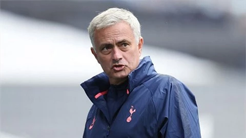 HLV Mourinho méo mặt vì lịch đấu 'hành xác' của Tottenham