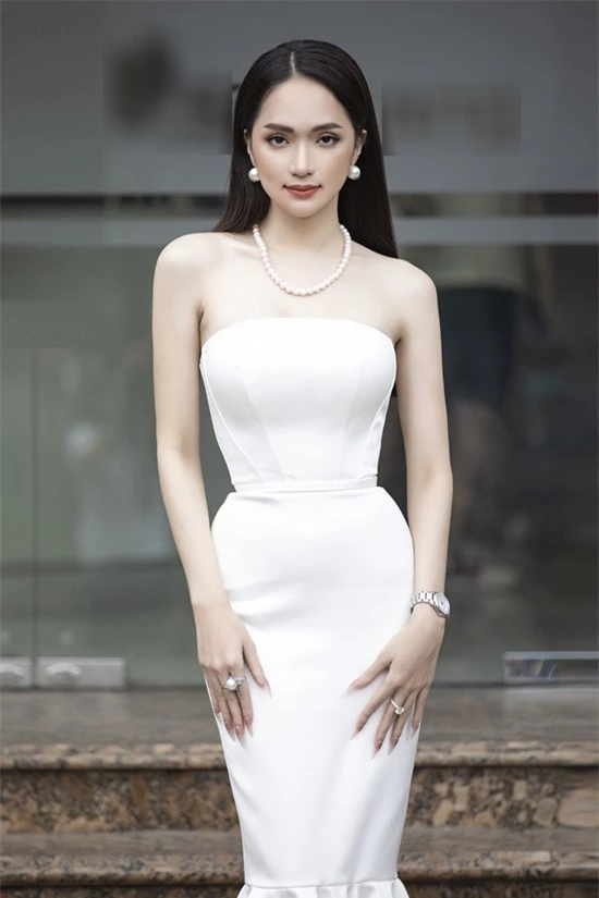 Hương Giang là khách mời đặc biệt trong tập đầu tiên của talkshow.