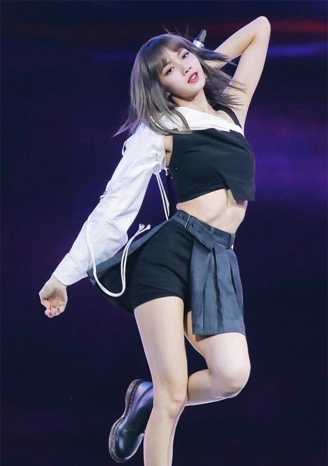 Lisa - Somi cạnh tranh danh hiệu 'body búp bê sống' đỉnh nhất Kpop - Ảnh 2