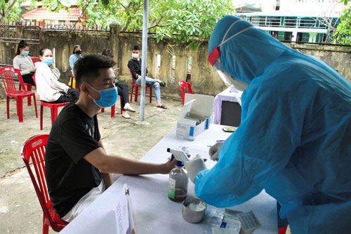 Hà Nội hoàn thành xét nghiệm COVID-19 cho hơn 73.000 người về từ Đà Nẵng