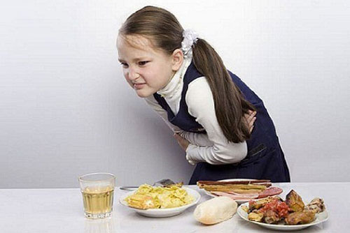 Nhận diện biểu hiện của ngộ độc thực phẩm để sơ cứu đúng cách