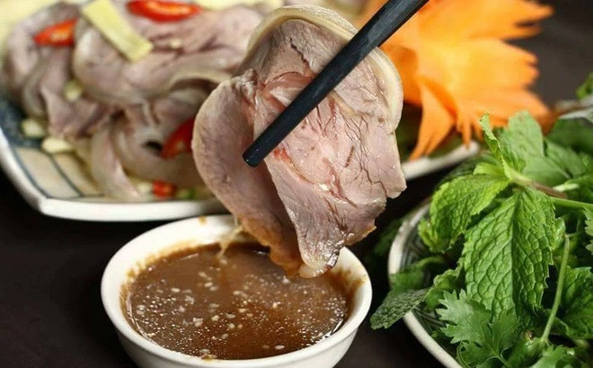 Thịt dê rất bổ dưỡng, với thành phần chính giàu protein và lipit, đôi khi thịt dê còn chứa khá nhiều Cholesterol. Ảnh: Internet Thịt dê rất bổ dưỡng, với thành phần chính giàu protein và lipit, đôi khi thịt dê còn chứa khá nhiều Cholesterol. Ảnh: Internet