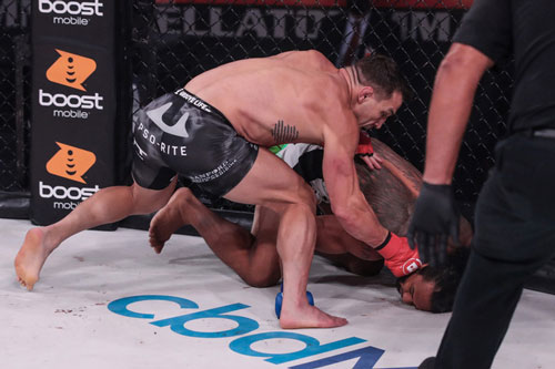 Chiêm ngưỡng cú ‘thần quyền’ đáng sợ khiến võ sĩ UFC cắm đầu xuống sàn đấu