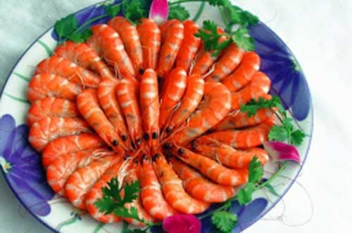 Dù luộc hay hấp, chỉ cần thêm gia vị này, tôm vừa hồng đỏ lại thơm ngon