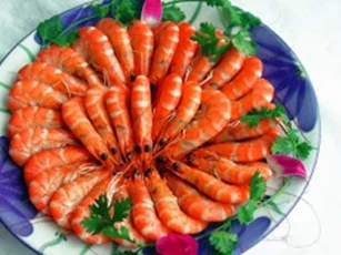 Dù luộc hay hấp, chỉ cần thêm gia vị này, tôm vừa hồng đỏ lại thơm ngon