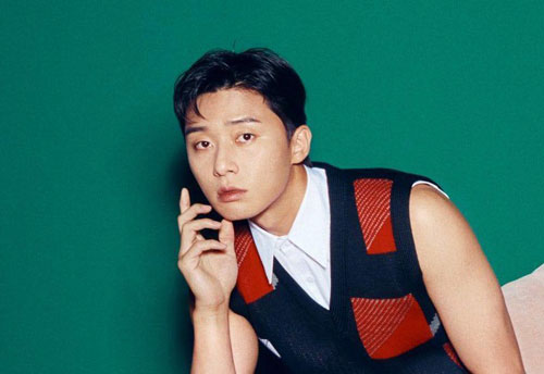 "Ông chủ" Park Seo Joon điển trai, lãng tử trong bộ ảnh mới