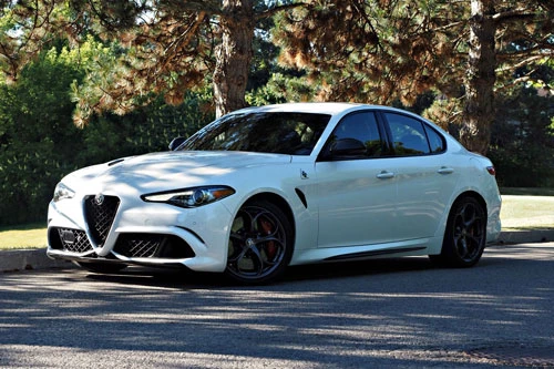 10. Alfa Romeo Giulia Quadrifoglio.