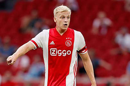 Rio Ferdinand công khai 'thả thính" Van de Beek giúp M.U