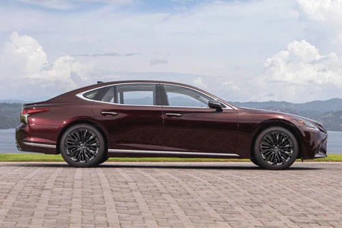 4. Lexus LS.