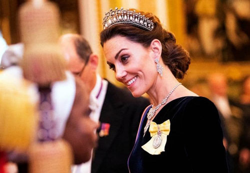 Kate được hậu thuẫn để trở thành Hoàng hậu trong tương lai bảo sao Meghan ẫm ức phải dứt áo ra đi