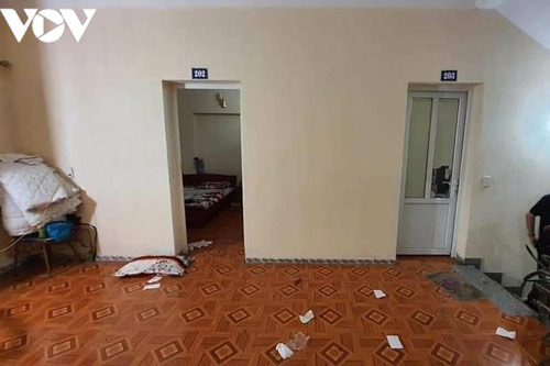 Quảng Ninh: Phát hiện vợ vào nhà nghỉ, chồng dùng dao đâm chết tình địch