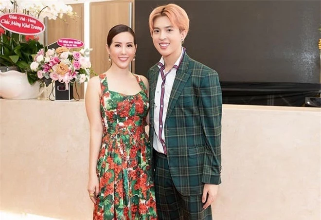 Hoa hậu Thu Hoài và con trai 0