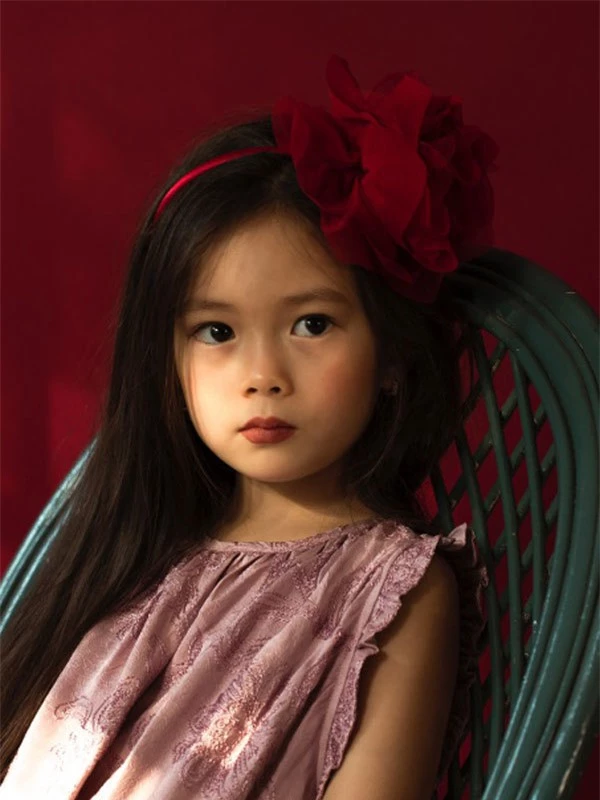 Con gái Đoan Trang ngày càng ra dáng tiểu mỹ nhân nhưng khi biết tính cách lại càng bất ngờ hơn - Ảnh 2.