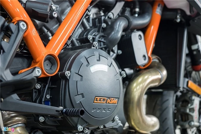 Chi tiet KTM 1290 Super Duke R anh 14