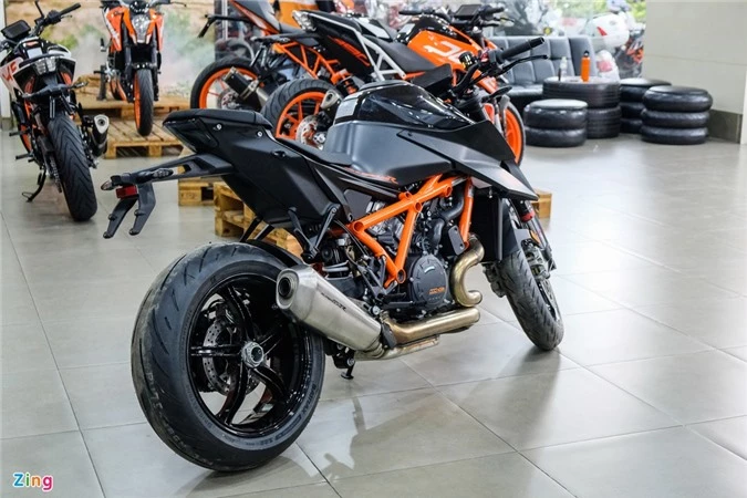 Chi tiet KTM 1290 Super Duke R anh 2