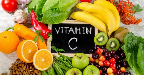 Vitamin C hoạt động như một chất chống oxy hóa, có chức năng bảo vệ tế bào khỏi tác hại của các gốc tự do