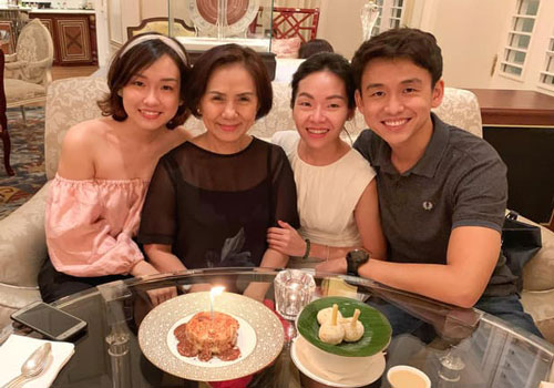 MC Quang Bảo đưa bạn gái doanh nhân ra mắt gia đình, fans đoán sắp có tin hỷ?