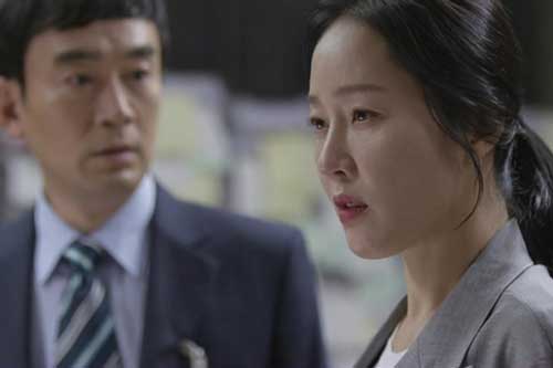 Phát hiện que thử thai rơi trong nhà tắm, tôi hoảng hốt hỏi người giúp việc, không ngờ sự việc sau đó mới khiến tôi choáng váng, rụng rời