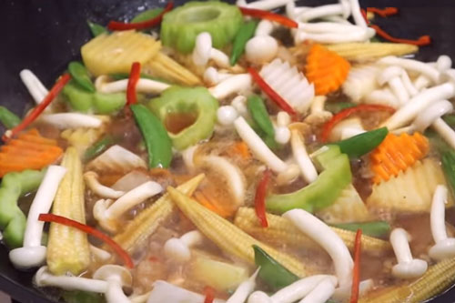 Bí quyết chế biến thịt ba chỉ kho rau củ vừa ngon lại không hề gây ngán