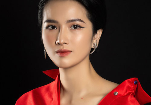 Cao Thuỳ Dương trải lòng về quá khứ đi xe sang, mua sắm đến tiền tỷ