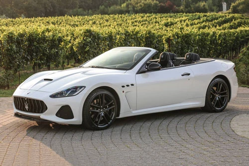 2. Maserati GranTurismo Convertible 2020 (giá khởi điểm: 150.980 USD).