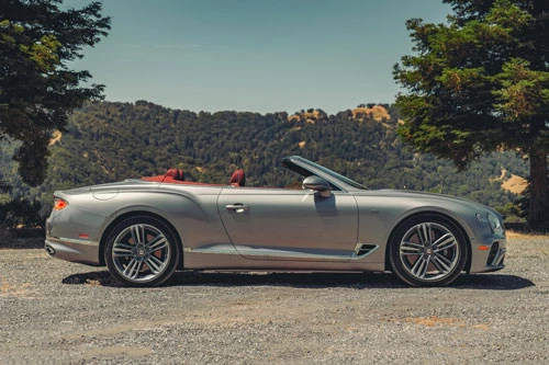 3. Bentley Continental GT Convertible 2020 (giá khởi điểm: 218.350 USD).