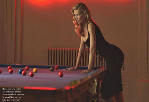 Đường cong tuổi 50 của siêu mẫu huyền thoại Claudia Schiffer