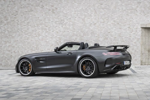 6. Mercedes-AMG GT R Roadster 2020 (giá khởi điểm: 189.750 USD).