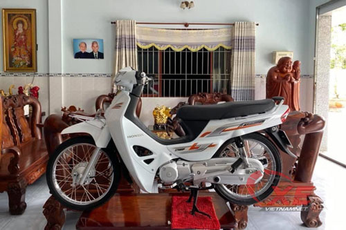 Dân chơi Long An sắm Honda Dream 125 giá 280 triệu chỉ trưng trong nhà 