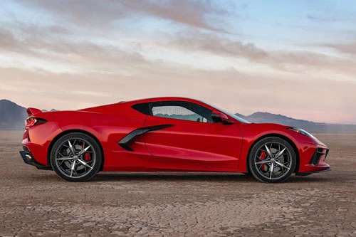 9. Chevrolet Corvette Stingray 2020 (thời gian tăng tốc từ 0-100 km/h: 3,1 giây).