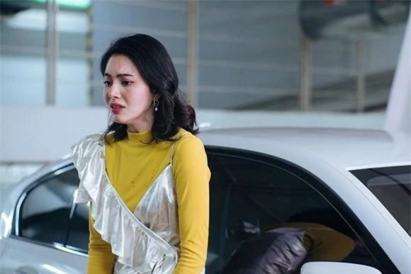 Chồng thường xuyên đến nhà sếp làm thêm chủ nhật, vợ hết mực tin tưởng cho đến khi nhìn thấy người đàn ông áo trắng bước vào ngôi nhà có dàn hoa giấy hồng rực! - Ảnh 1.