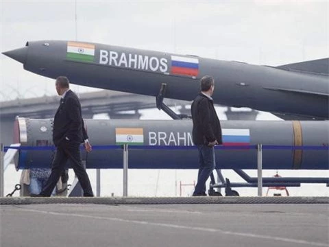 Nga-An quyet dinh tang toc cho BrahMos len gan Mach 7 