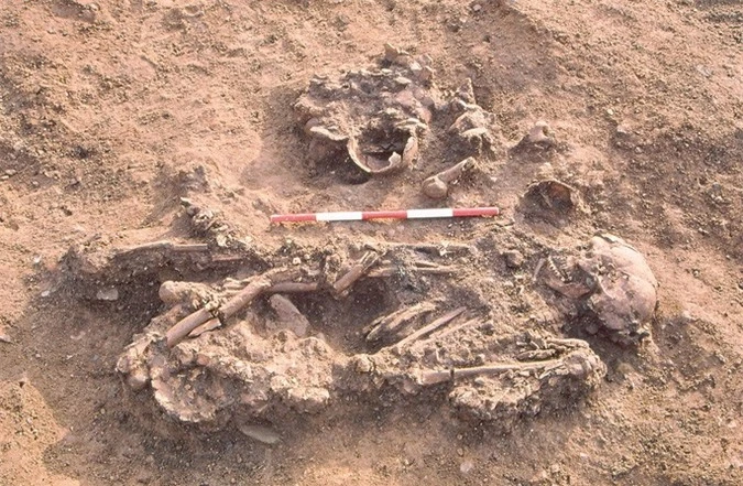 Sốc với người đẹp 4.500 tuổi mang theo xương người khác vào mộ - Ảnh 1.