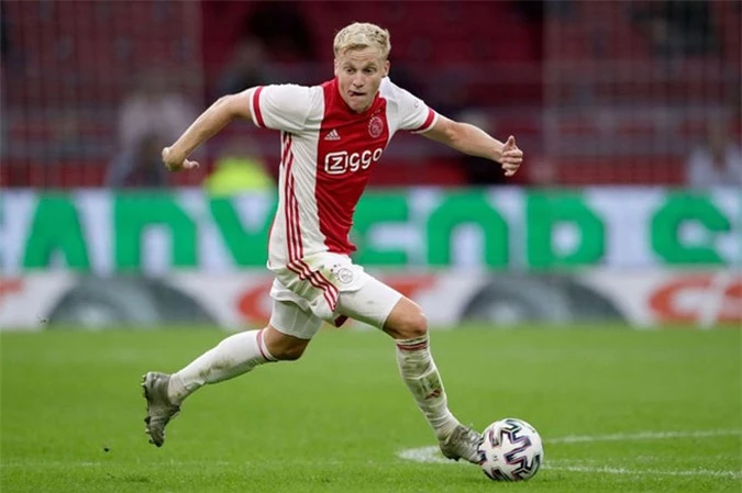 Van de Beek là một tiền vệ đa năng với khả năng công thủ khá toàn diện