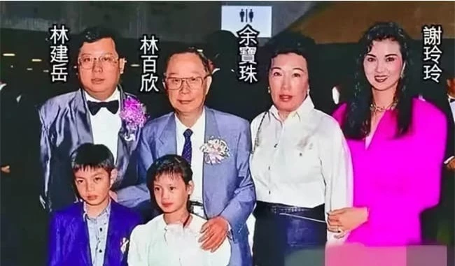'Tiểu Uyển Quân' trong lòng Quỳnh Dao: Sinh 5 con cho đại gia nhưng bị lừa ly hôn, mẹ chồng vung ngay 1,3 nghìn tỷ đồng để bồi thường 8