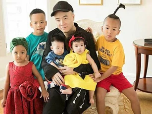 Đỗ Mạnh Cường bị chê lãng phí vì sắm đồ hiệu cho 6 con