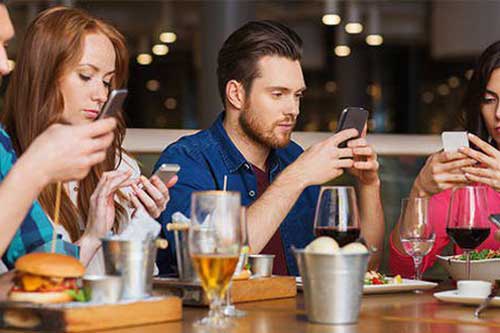 Những quy tắc lịch sự tối thiểu trên bàn ăn không phải ai cũng biết