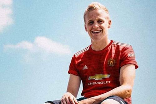 Van de Beek hé lộ người quen duy nhất tại M.U