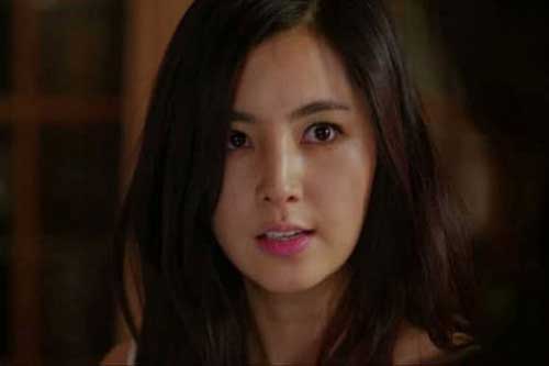 Tối muộn mà chị dâu tương lai chưa nấu cơm, khi tôi mở cửa phòng chị thì hoảng sợ với thứ kinh khủng bên trong