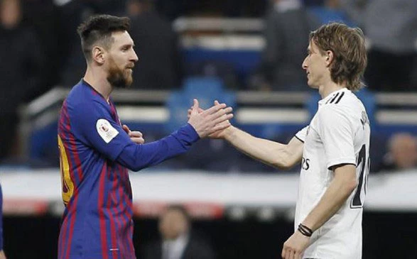 Luka Modric và Lionel Messi (trái).