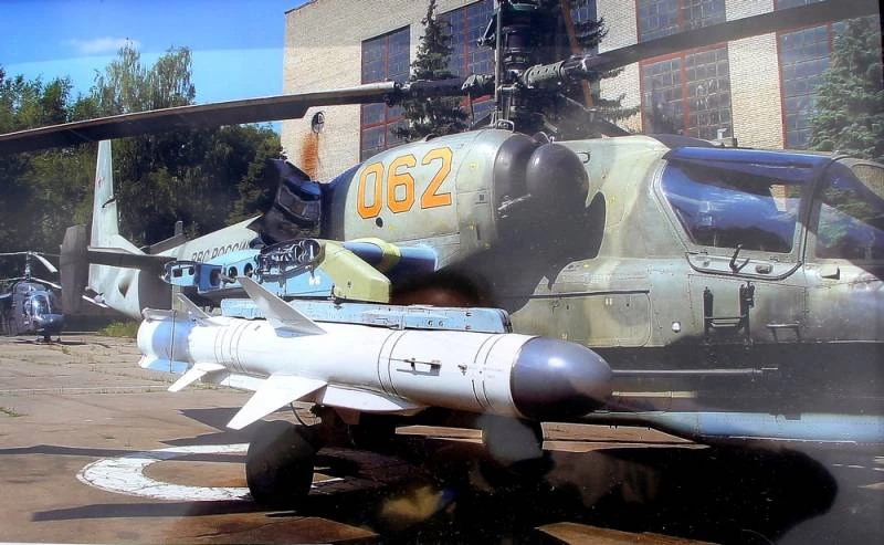Trực thăng vũ trang Ka-52 với tên lửa chống hạm Kh-35. Ảnh: TASS.