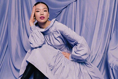 Thư Kỳ khoe nhan sắc ở tuổi 44