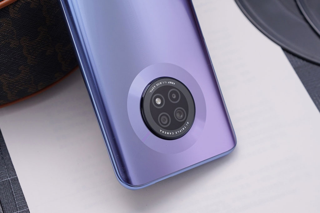 Ảnh chi tiết smartphone 5G, RAM 8 GB, pin 4.200 mAh, sạc 40W, giá hấp dẫn