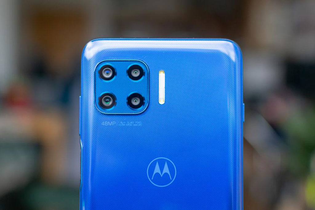 Mở hộp smartphone 5G, chống nước, 4 camera sau, pin 5.000 mAh